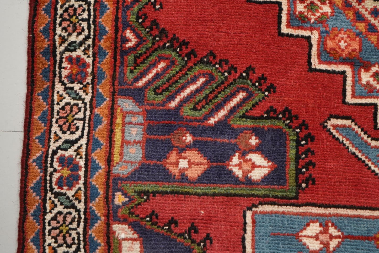 Handmade Vintage Geometric Medallion Rug 192 x 132 cm Wool Carpet