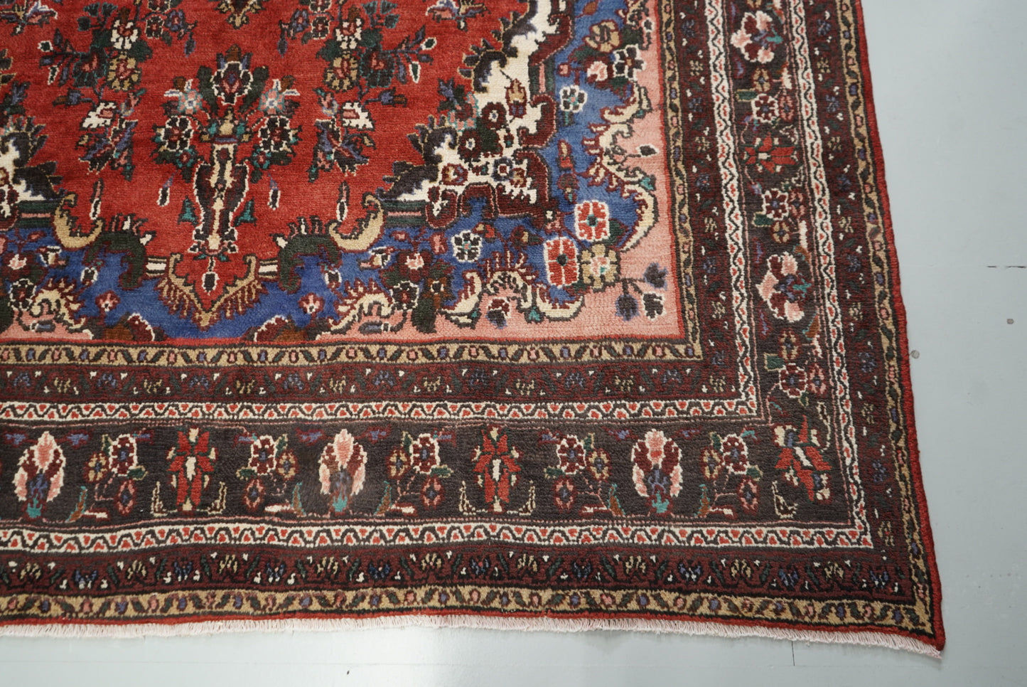 Vintage Persian Bibikabad Red Wool Floral Medallion Rug | Handmade | 295 x 212 cm