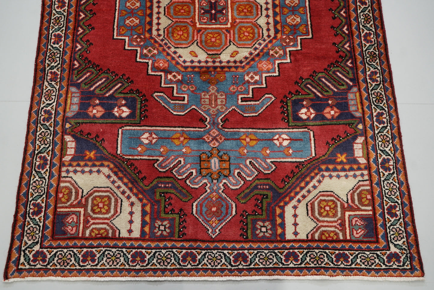 Vintage Handmade Mahabad rug 192 x 132 cm