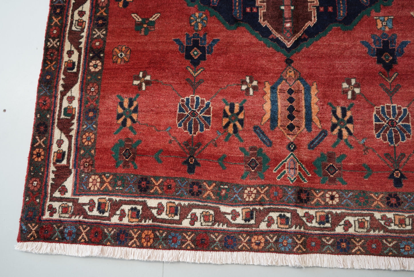 Vintage Persian Sirjan Red Wool Medallion Rug | Handmade | 218 x 162 cm