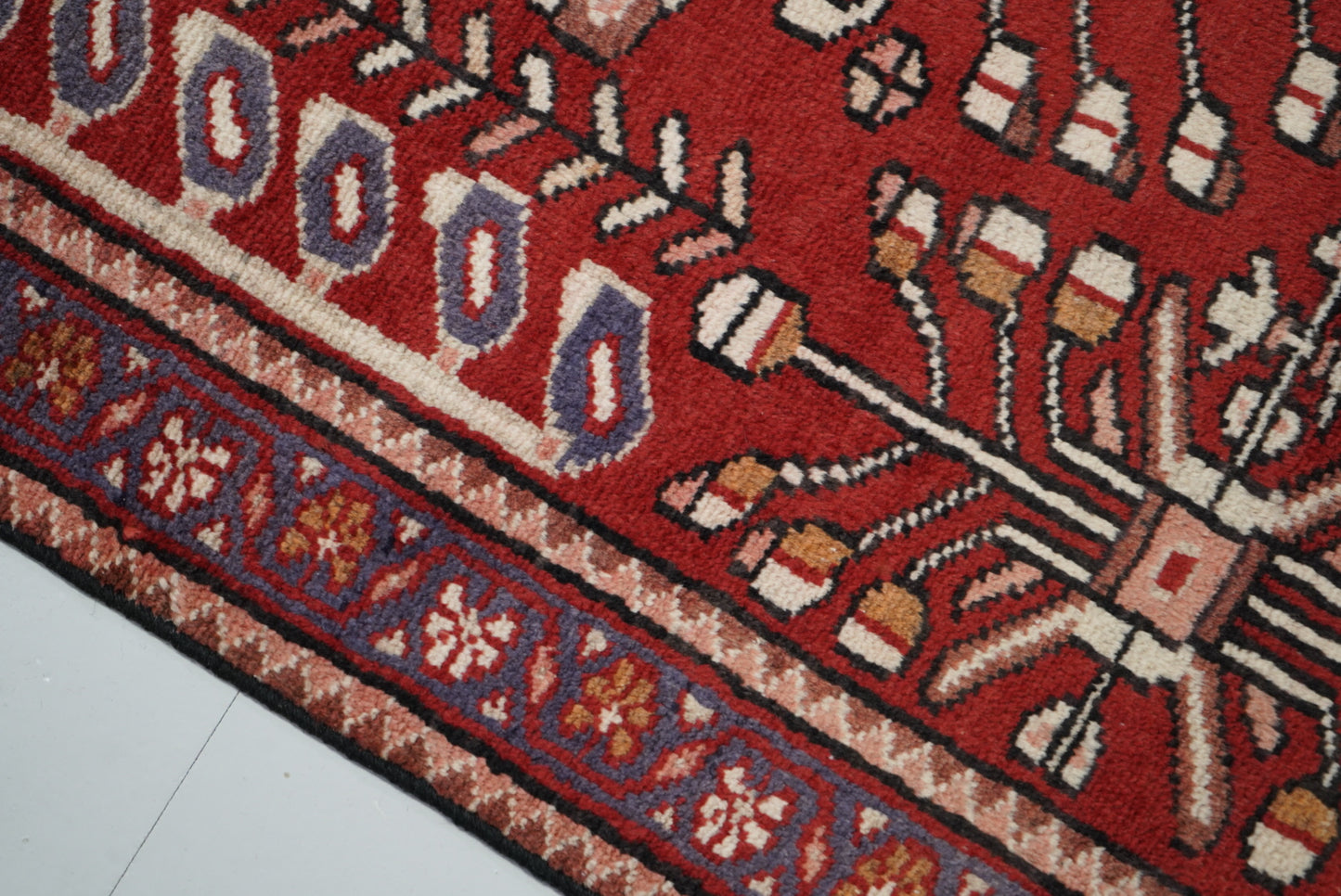 Vintage Handmade Bakhtiari Rug | 200 x 132 cm