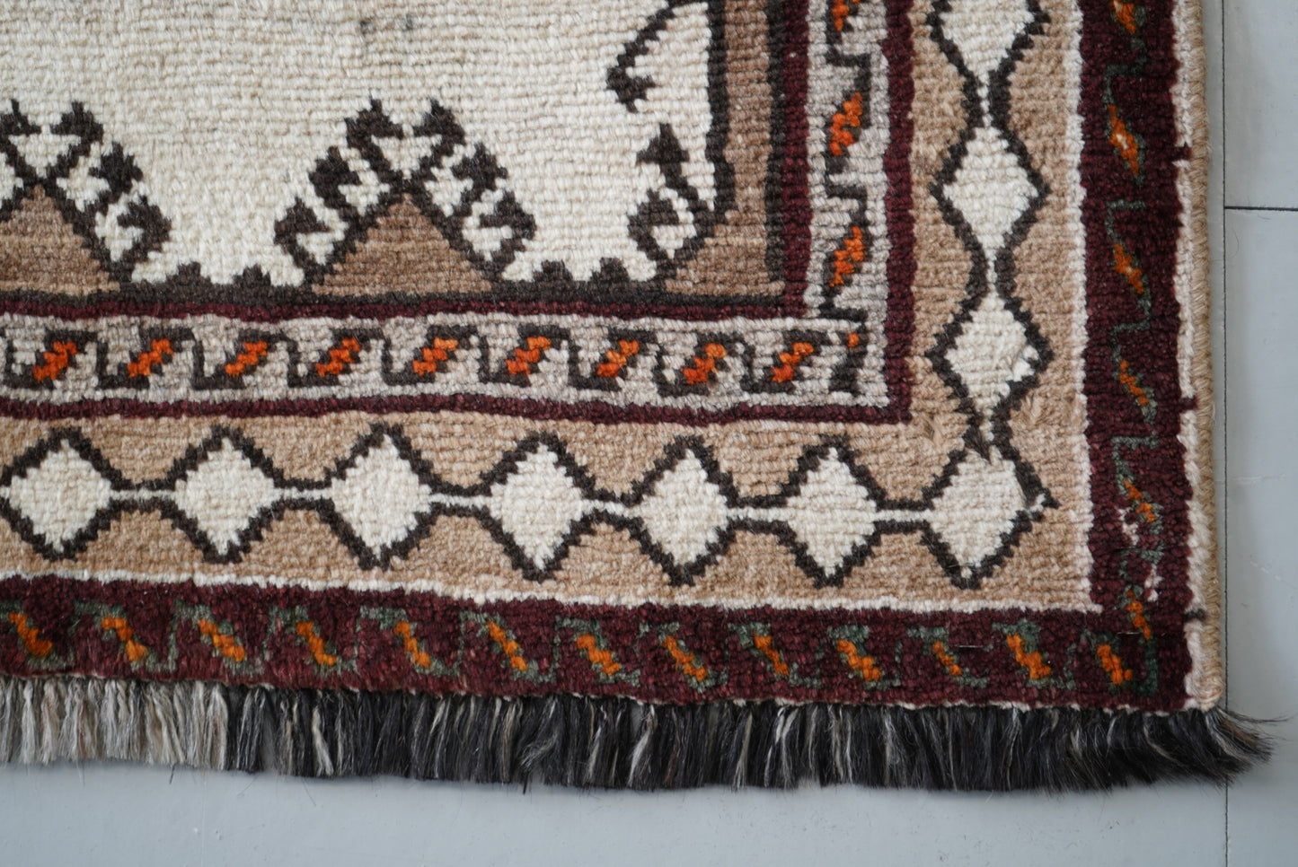 Vintage Persian Lori Cream Wool Geometric Rug | Handmade | 226 x 136 cm