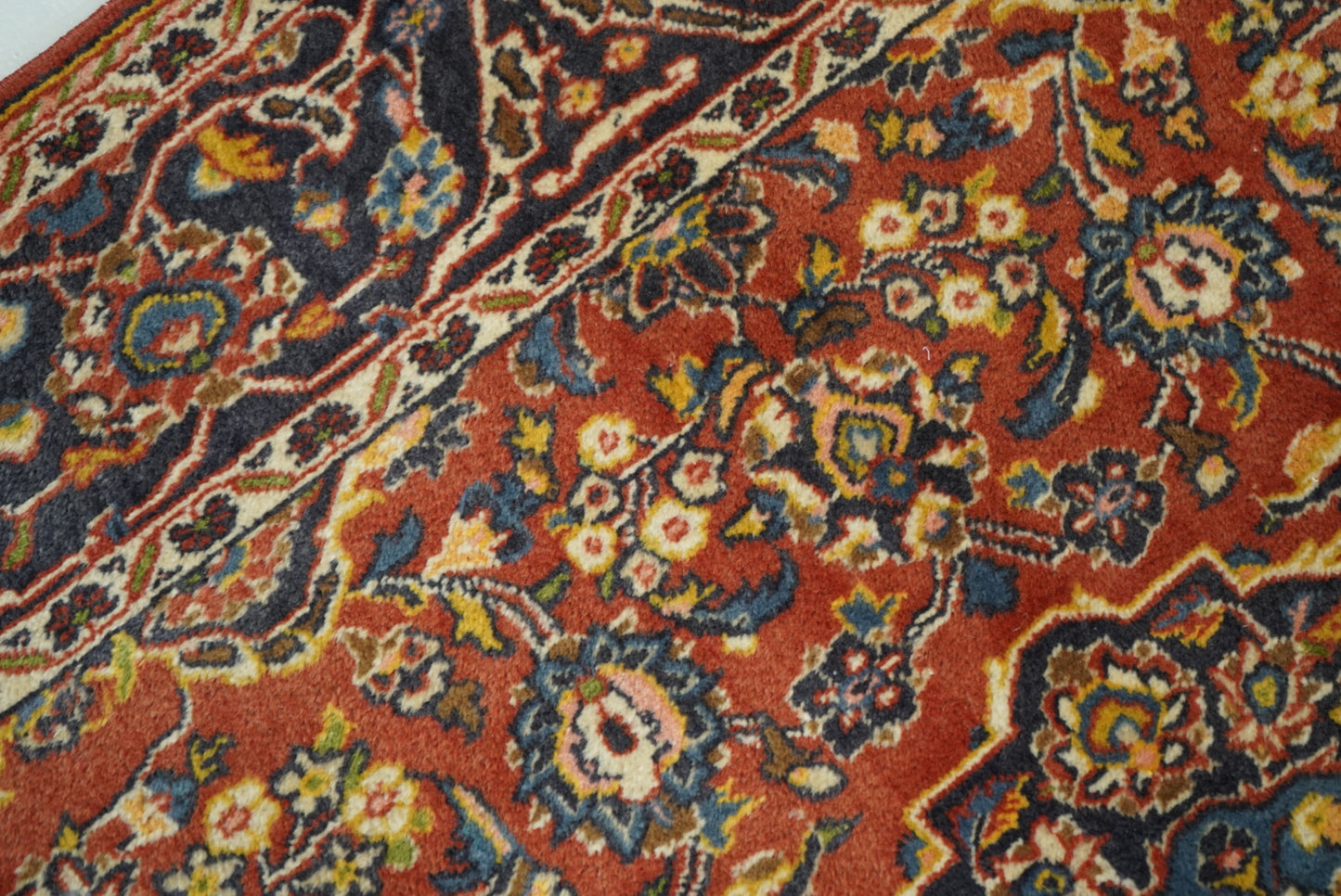 Vintage Persian Kashan Red Wool Floral Medallion Rug | Handmade | 200 x 134 cm