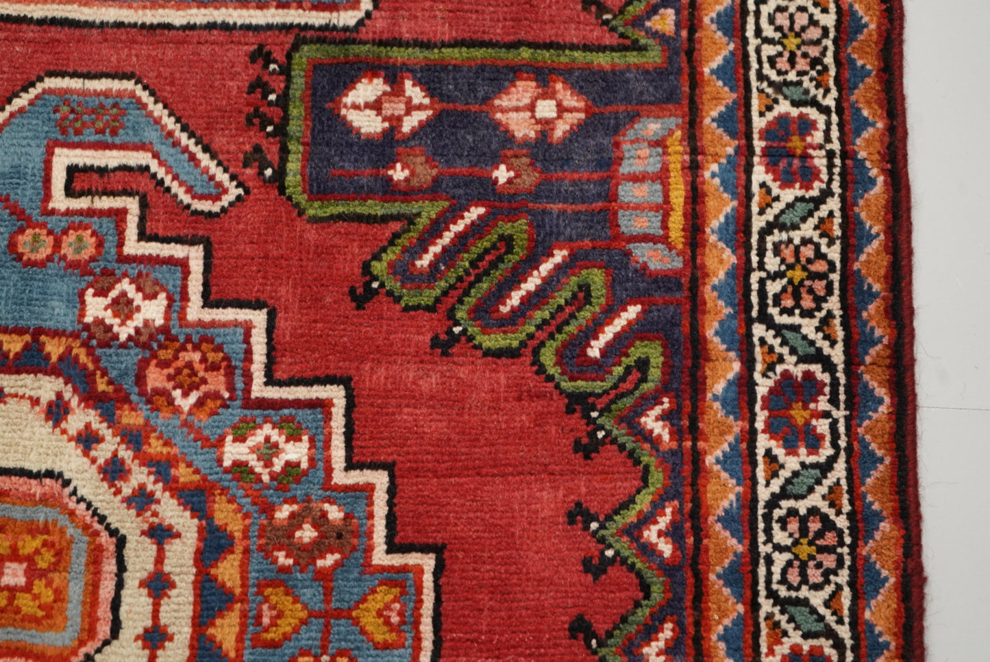 Handmade Vintage Geometric Medallion Rug 192 x 132 cm Wool Carpet