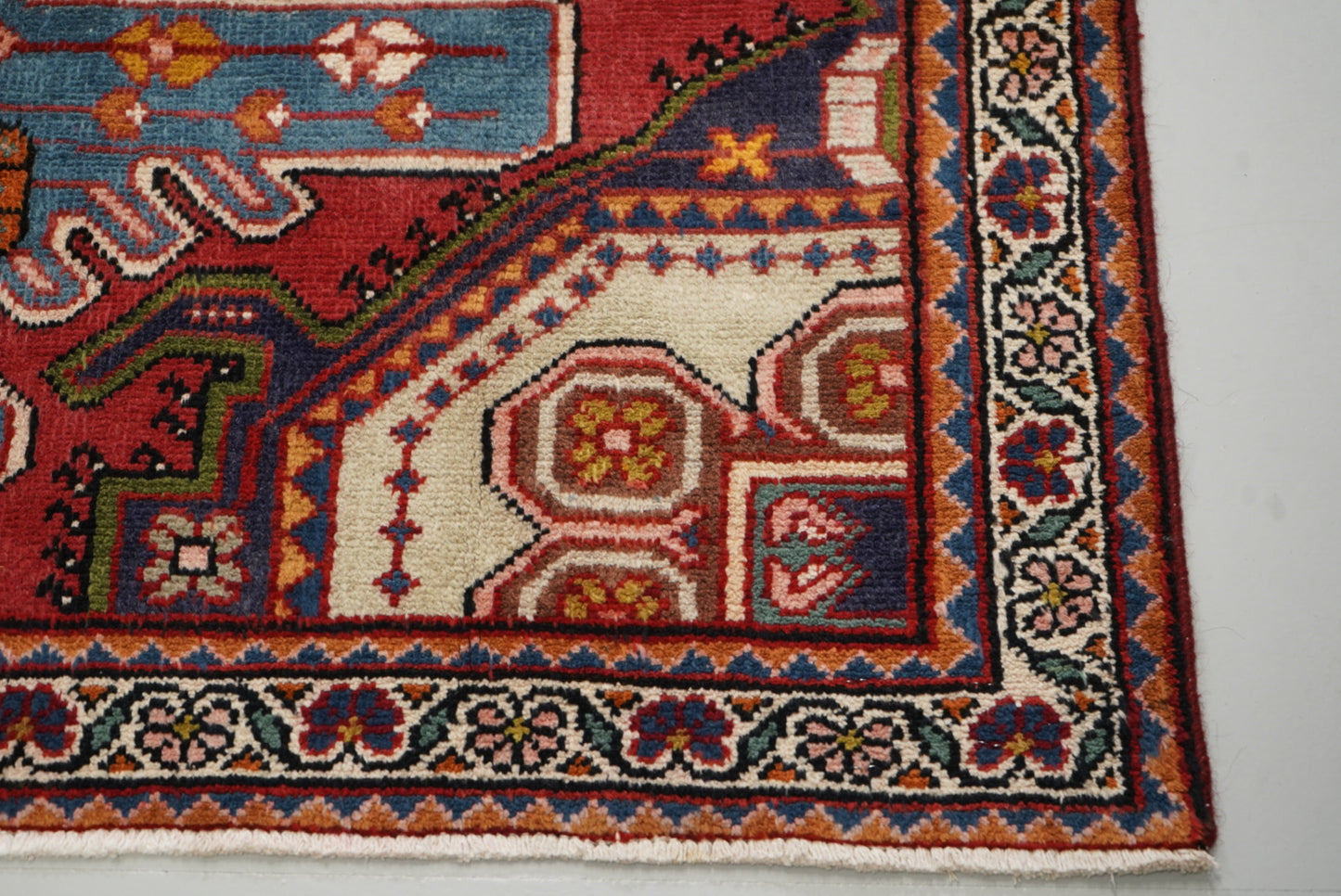 Vintage Handmade Mahabad rug 192 x 132 cm