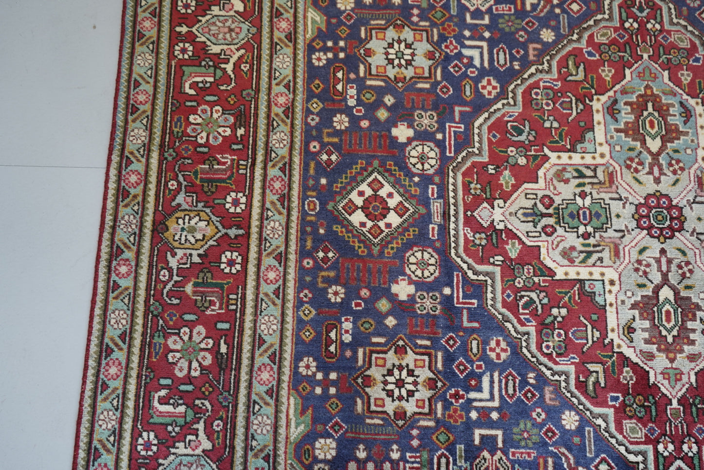 Vintage Persian Tabriz Navy Wool Floral Medallion Rug | Handmade | 296 x 209 cm