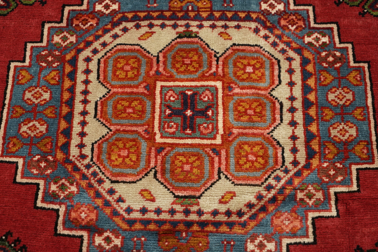 Vintage Handmade Mahabad rug 192 x 132 cm