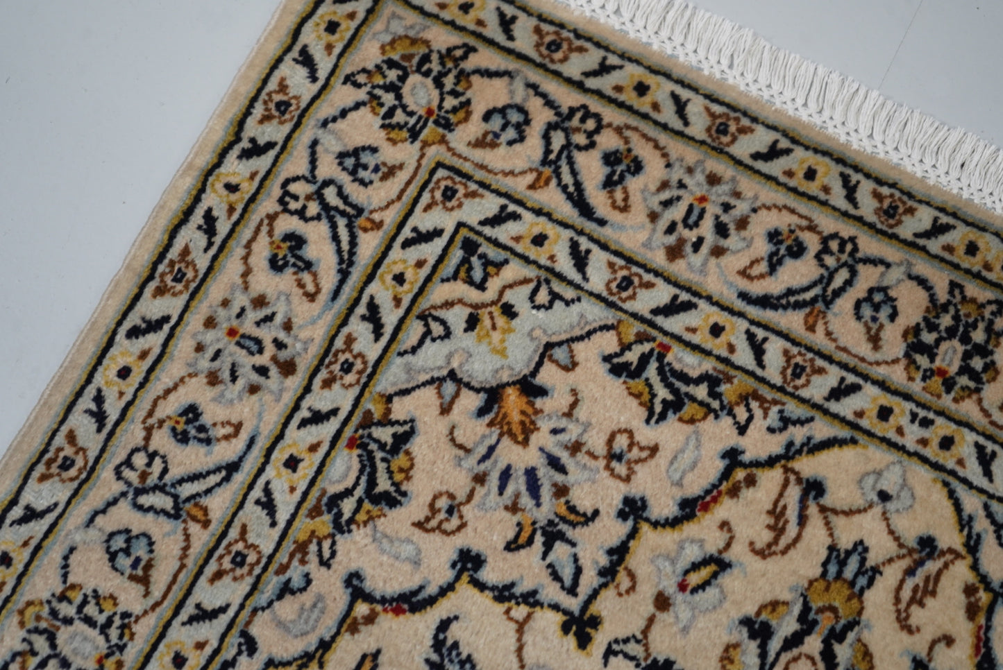 Vintage Persian Kashan Cream Wool Floral Medallion Rug | Handmade | 158 x 96 cm