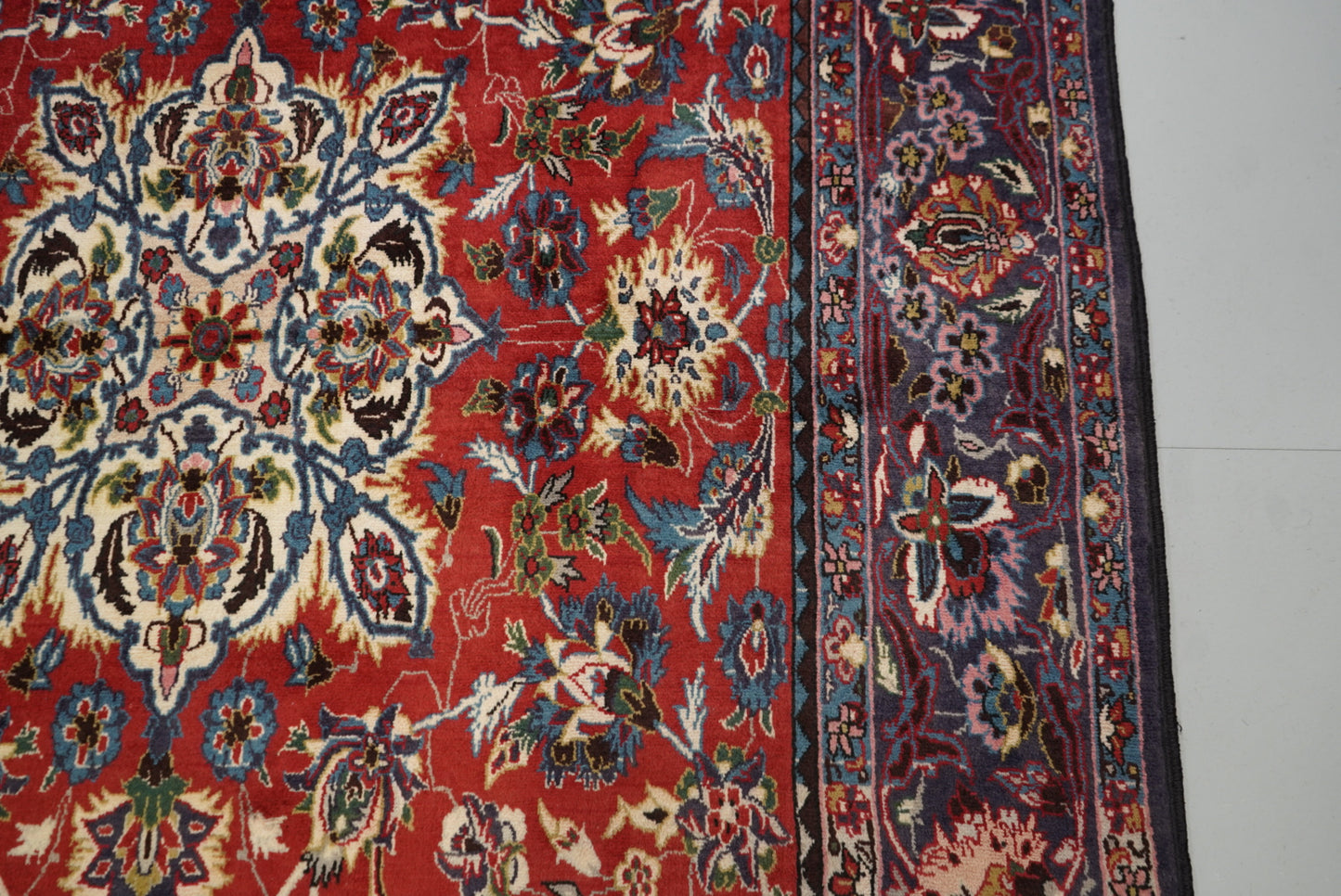 Handmade Persian Arak Medallion Wool Rug | 345 x 208 cm | Red & Navy | Vintage