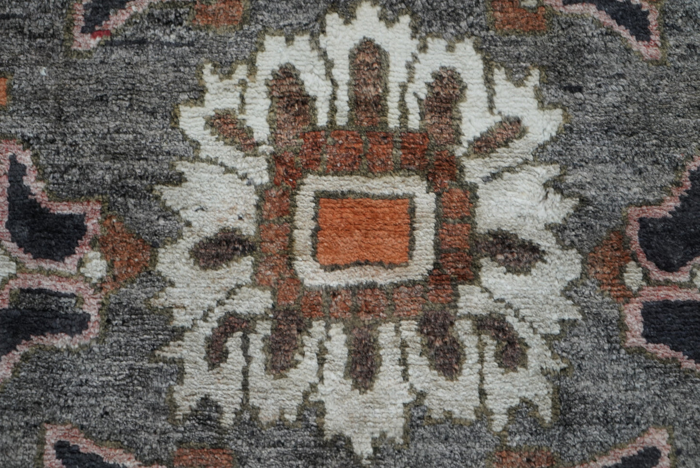 Vintage Handmade Bakhtiari Rug | 304 x 211 cm