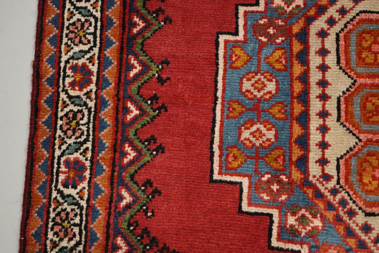 Vintage Handmade Mahabad rug 192 x 132 cm