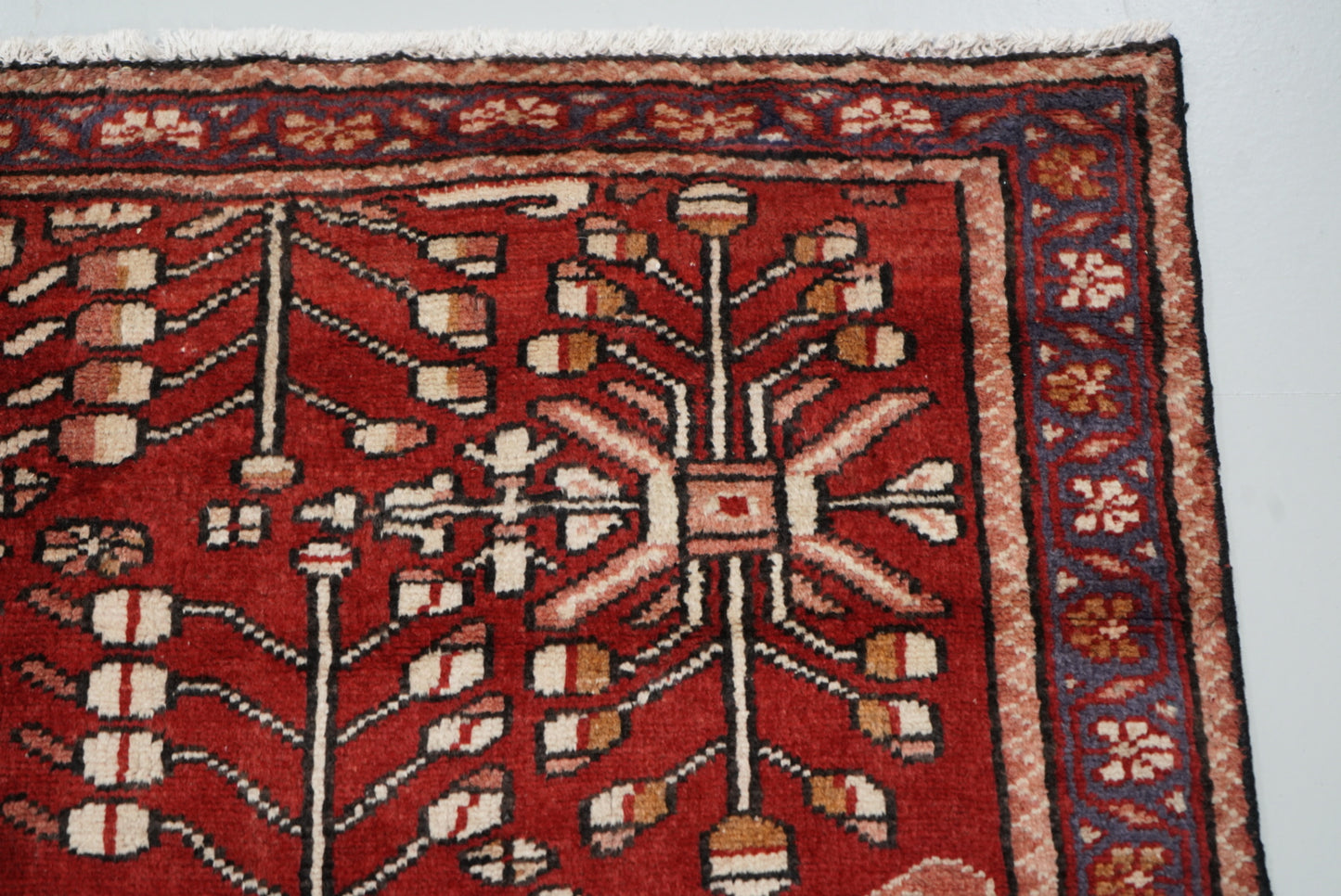 Vintage Handmade Bakhtiari Rug | 200 x 132 cm