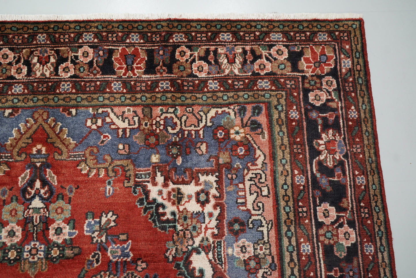 Vintage Persian Bibikabad Red Wool Floral Medallion Rug | Handmade | 295 x 217 cm