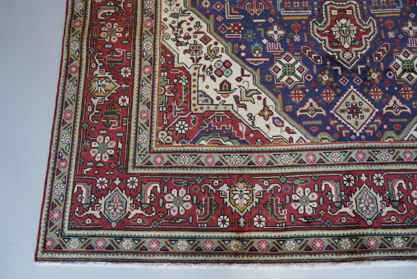 Vintage Persian Tabriz Navy Wool Floral Medallion Rug | Handmade | 296 x 209 cm