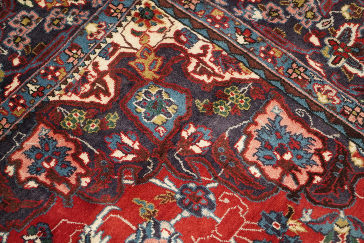 Handmade Persian Arak Medallion Wool Rug | 345 x 208 cm | Red & Navy | Vintage