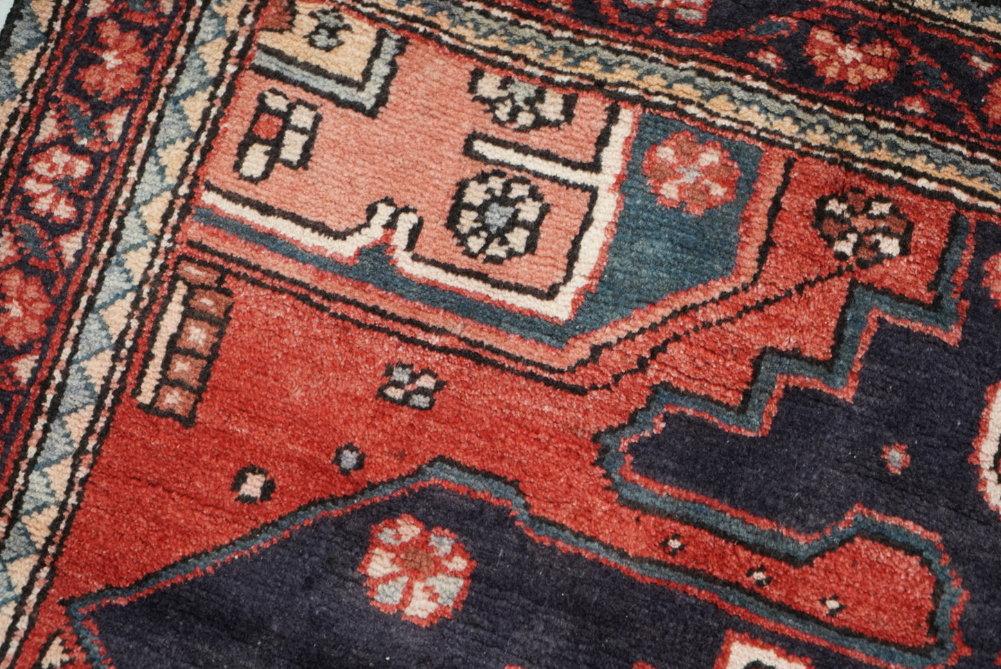 Handmade Vintage Tribal Medallion Rug 196 x 137 cm Wool Carpet