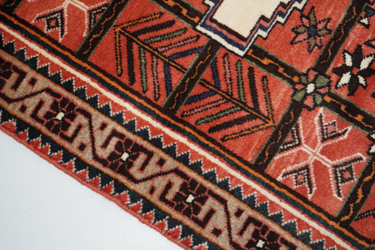 Persian Hamadan Red Wool Geometric Rug | Handmade | 162 x 108 cm