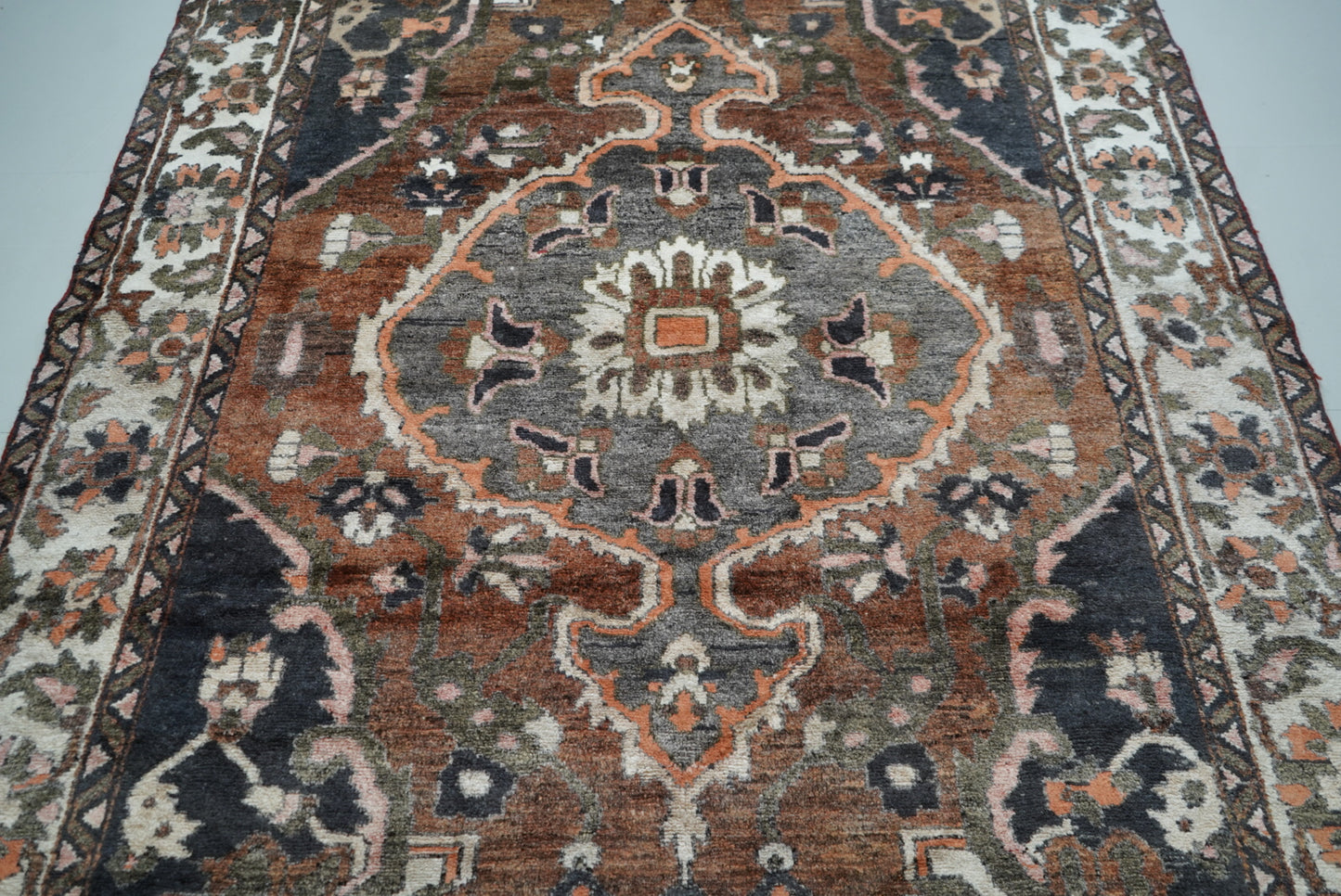 Vintage Handmade Bakhtiari Rug | 304 x 211 cm